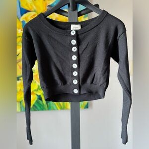 Aritzia Wilfred cropped wool sweater with mother of pearl buttons black xs